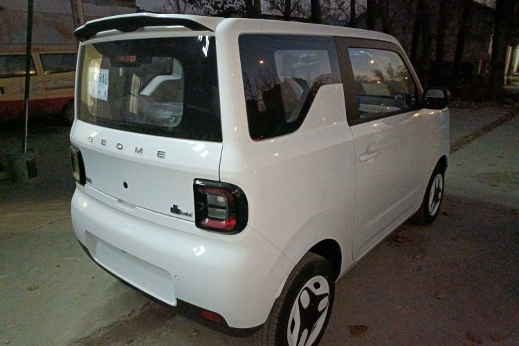 吉利银河 熊猫 2025款 210km 元气熊车身外观7