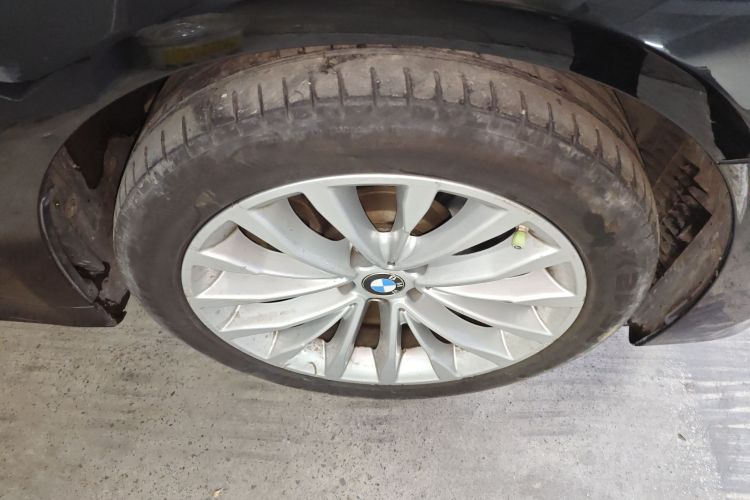 宝马5系 2019款 改款 525Li 豪华套装车身外观10