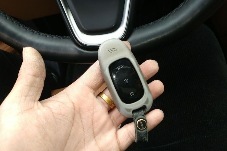 理想汽车 理想ONE 2020款 增程6座版中控内饰11