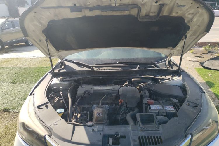 本田 雅阁 2014款 2.4L LX 舒适版机舱底盘24