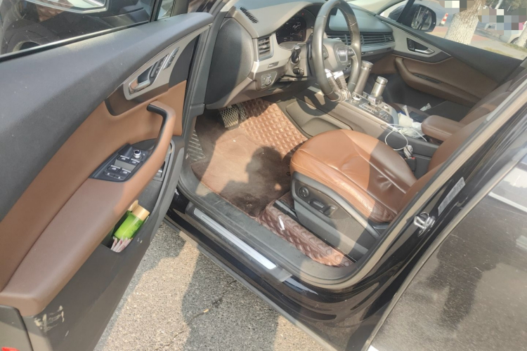 奥迪Q7 2016款 40 TFSI 舒适型中控内饰20