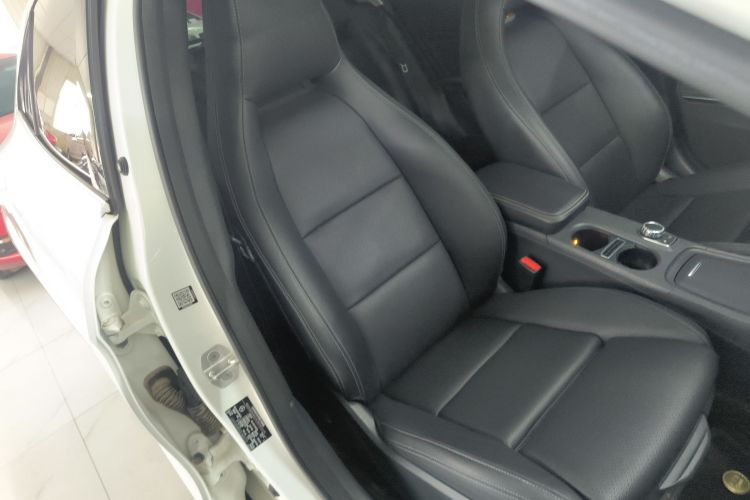 奔驰GLA 2016款 GLA 220 4MATIC 豪华型局部细节41