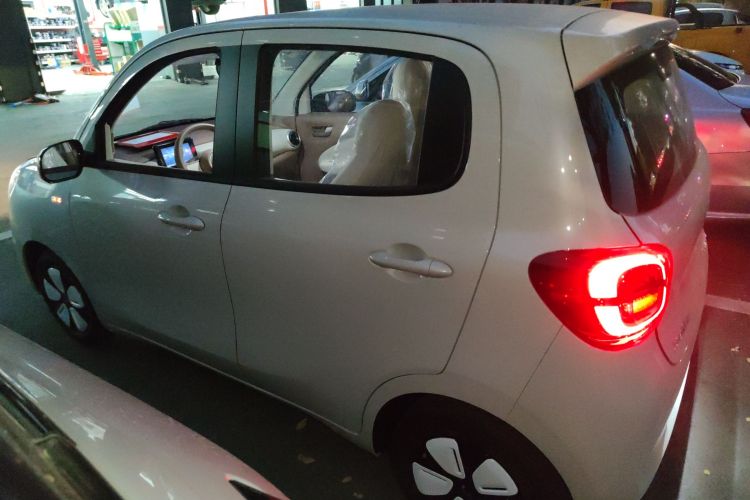 五菱汽车 宏光MINIEV 2025款 四门版 进阶款车身外观4