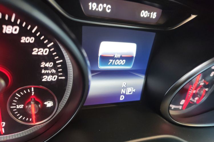 奔驰CLA 2019款 CLA 200 时尚型中控内饰15