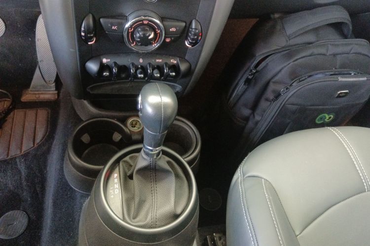 MINI Countryman 2016款 1.6T COOPER ALL4 Fun装备控中控内饰18