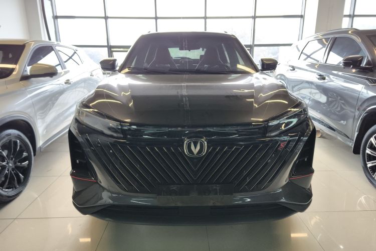 长安CS75 PLUS 2022款 第二代 1.5T 自动尊享型车身外观2