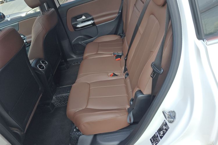 奔驰GLB 2022款 改款 GLB 200 时尚型中控内饰21