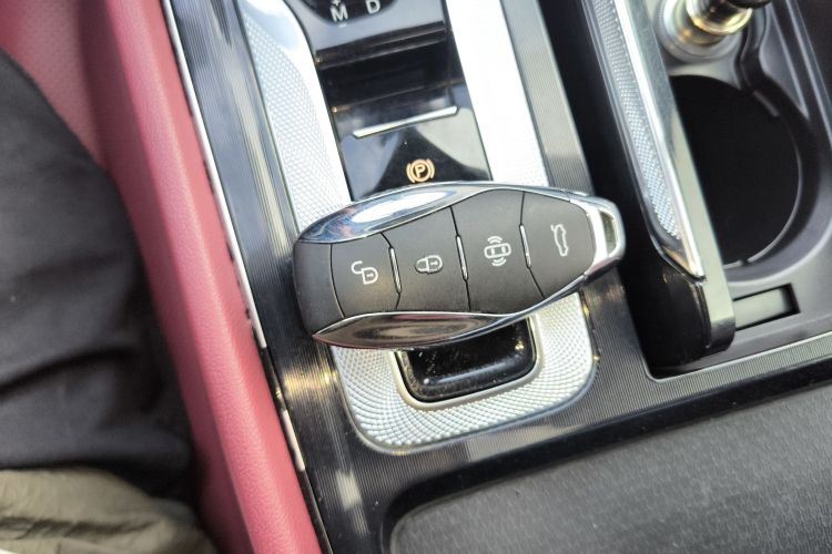 红旗H5 2023款 1.5T DCT智联旗韵版中控内饰11