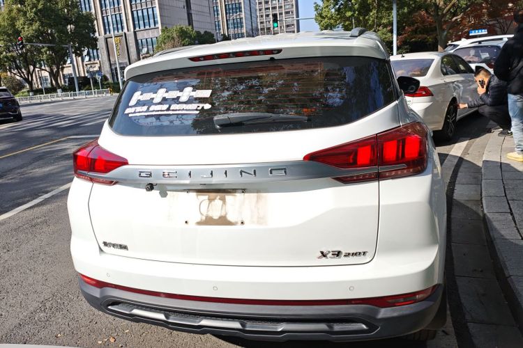 北京汽车 北京X3 2020款 1.5T 手动荣耀版PLUS车身外观6