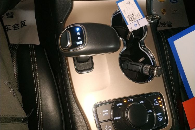 Jeep 大切诺基(进口) 2014款 3.6L 精英导航版中控内饰18