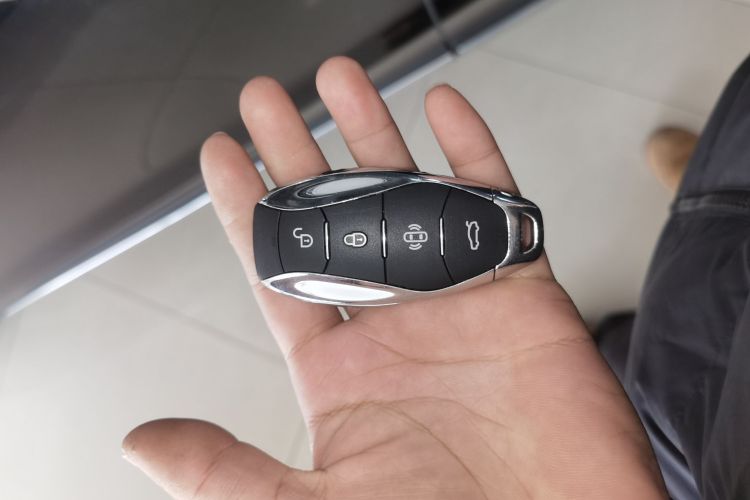 红旗HS7 PHEV 2024款 2.0T PHEV 四驱旗畅版 6座中控内饰11