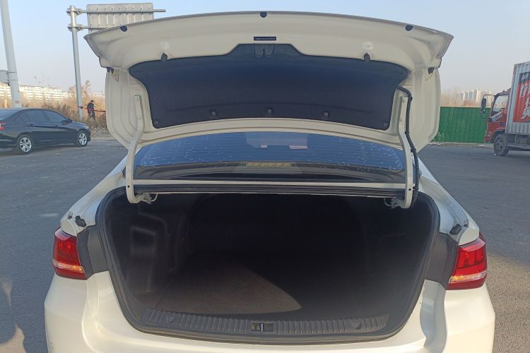 北京汽车 绅宝D50 2019款 1.5T CVT尊贵版 国VI机舱底盘23