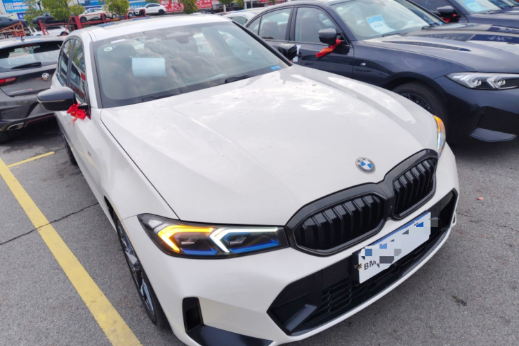 宝马3系 2025款 330Li 尊享型 M运动曜夜套装车身外观6002