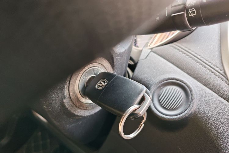 长安CS35 2017款 1.6L 自动豪华型中控内饰11