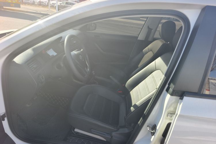 大众 桑塔纳 2016款 1.6L 手动风尚版中控内饰19