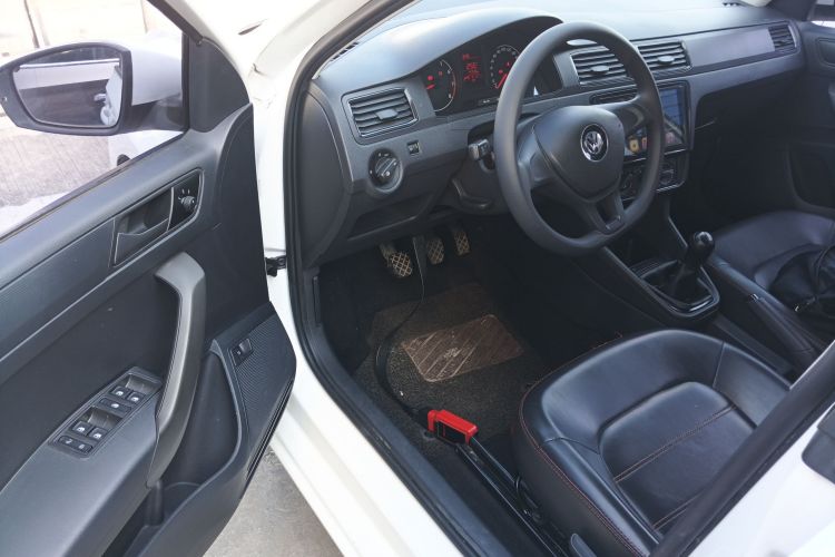 大众 桑塔纳 2018款 1.5L 手动风尚版中控内饰7003