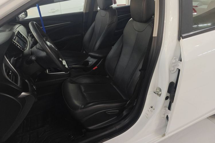 别克 英朗 2021款 改款 典范 1.5L 自动精英型中控内饰19