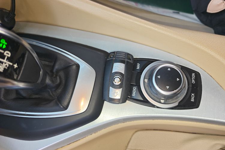 宝马X1 2014款 sDrive18i 领先型中控内饰11