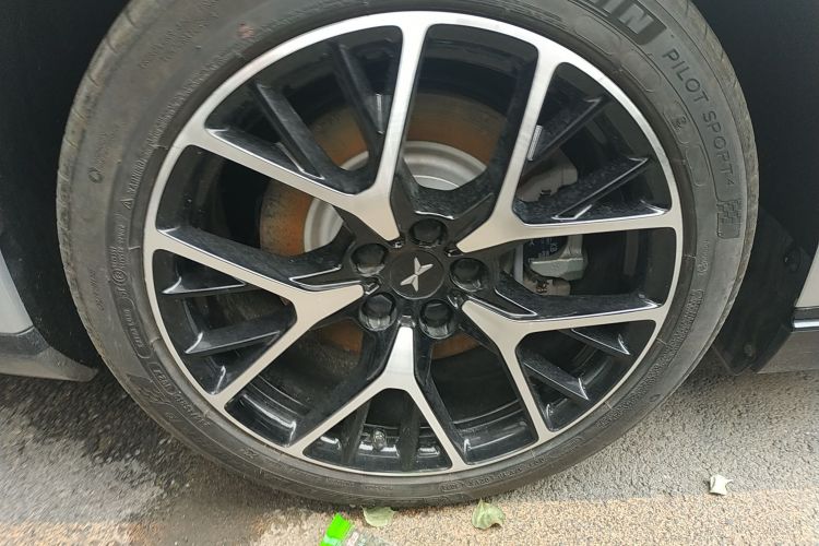 小鹏P7 2023款 P7i 702 Pro车身外观6008