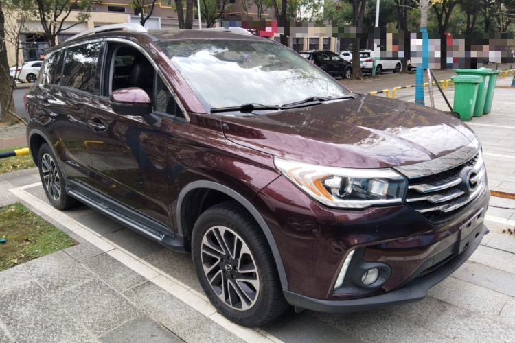 广汽传祺 传祺GS4 2017款 235T 自动两驱精英版车身外观3