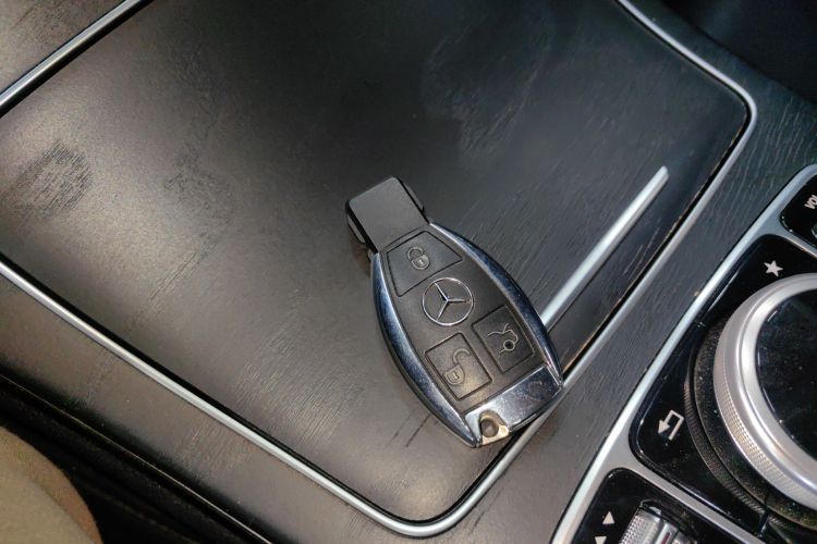 奔驰C级 2018款 C 180 L 时尚型运动版中控内饰7001