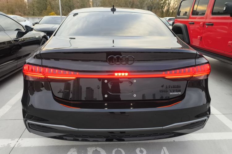 奥迪A7L 2025款 45 TFSI quattro 黑武士版车身外观6