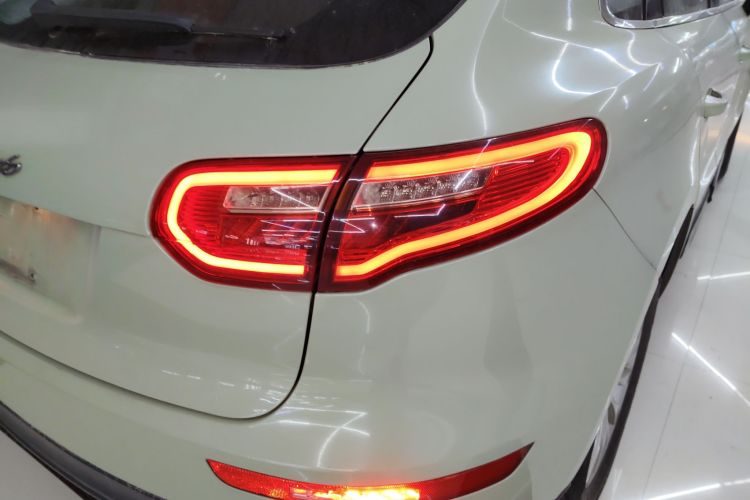 众泰SR9 2017款 2.0T 手动极致之光版车身外观9