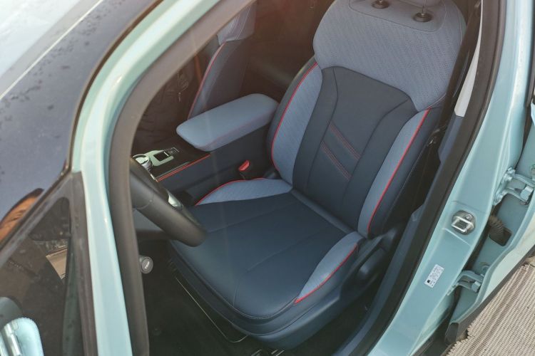 吉利几何E萤火虫 2022款 401KM 玲珑虎 4座局部细节19