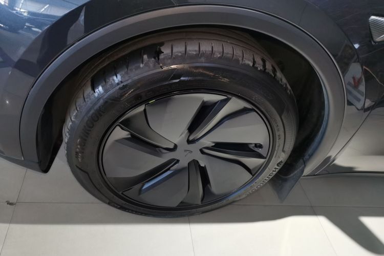 特斯拉 Model Y 2025款 长续航全轮驱动 首发版车身外观6007