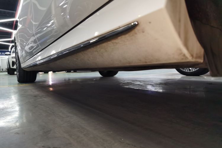 奔驰E级 2023款 改款 E 260 L 运动型局部细节9002