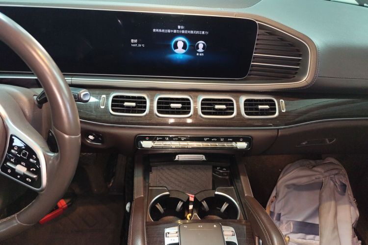 奔驰GLE 2020款 GLE 350 4MATIC 时尚型中控内饰16
