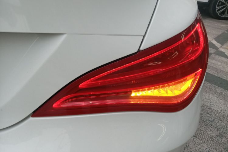 奔驰CLA 2015款 CLA 220 4MATIC车身外观9