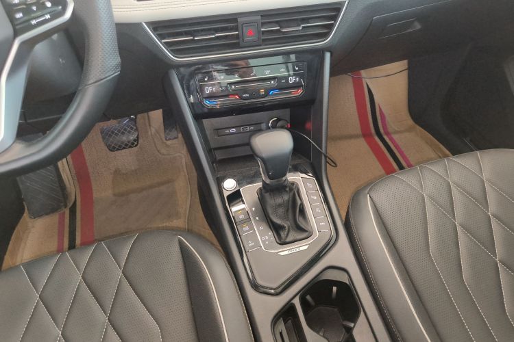 大众 途观L新能源 2023款 430PHEV 插电混动尊贵版中控内饰18