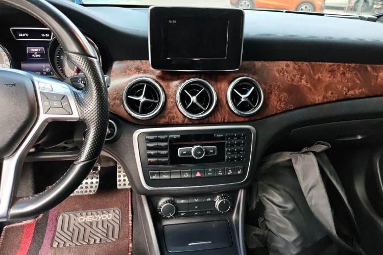 奔驰GLA(进口) 2015款 GLA 260 4MATIC中控内饰16