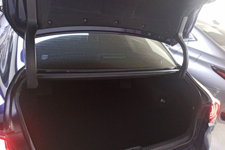 雷克萨斯ES 2021款 300h 臻享版机舱底盘23