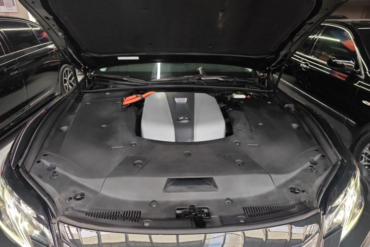 雷克萨斯LS 2020款 500h 卓越版 国VI机舱底盘24