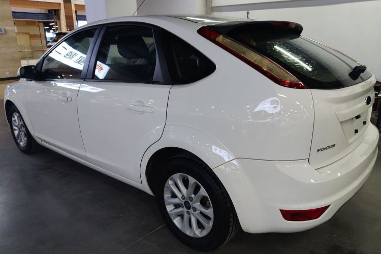 福特 福克斯 2013款 两厢经典 1.8L 手动百万纪念版车身外观4