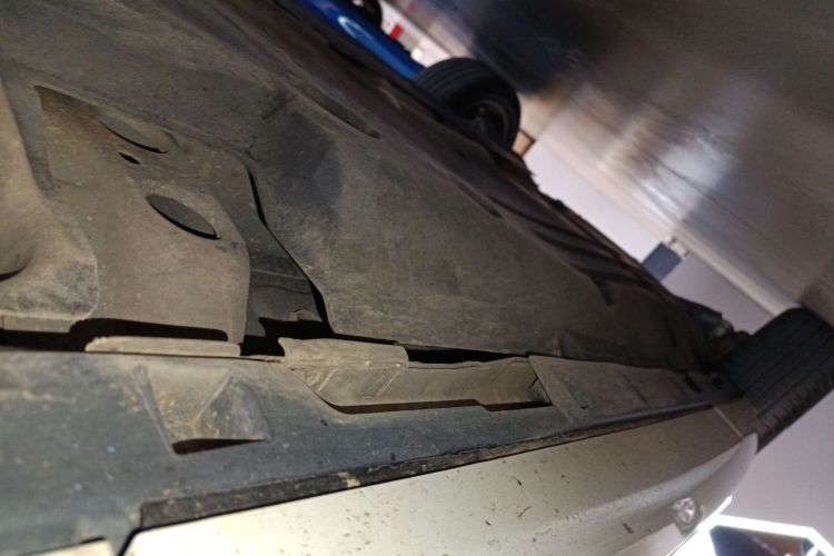 路虎 发现运动版 2020款 249PS R-Dynamic 性能版局部细节9001