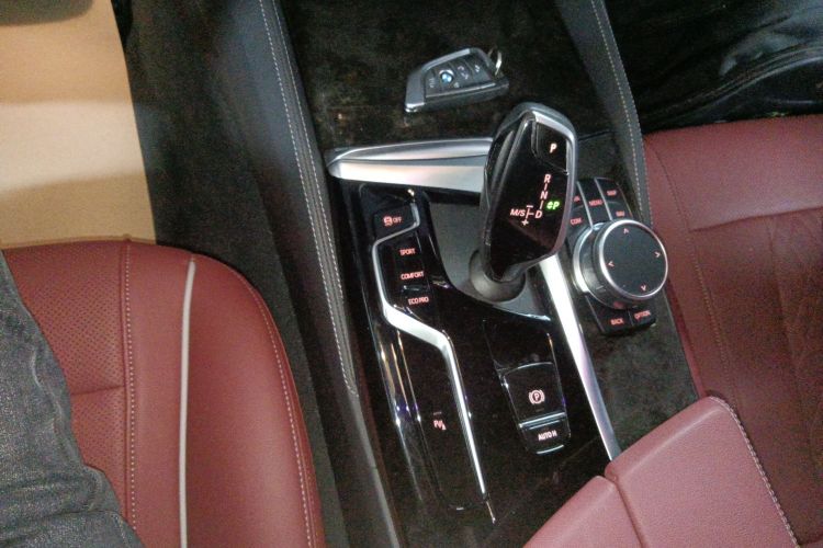 宝马5系 2022款 改款 525Li M运动套装中控内饰18