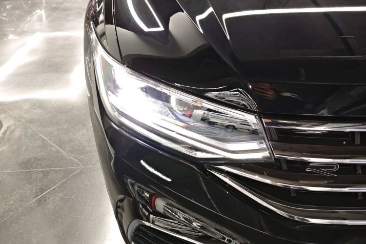 大众 途观L 2024款 出众款 330TSI 自动两驱R-Line龙耀版车身外观8