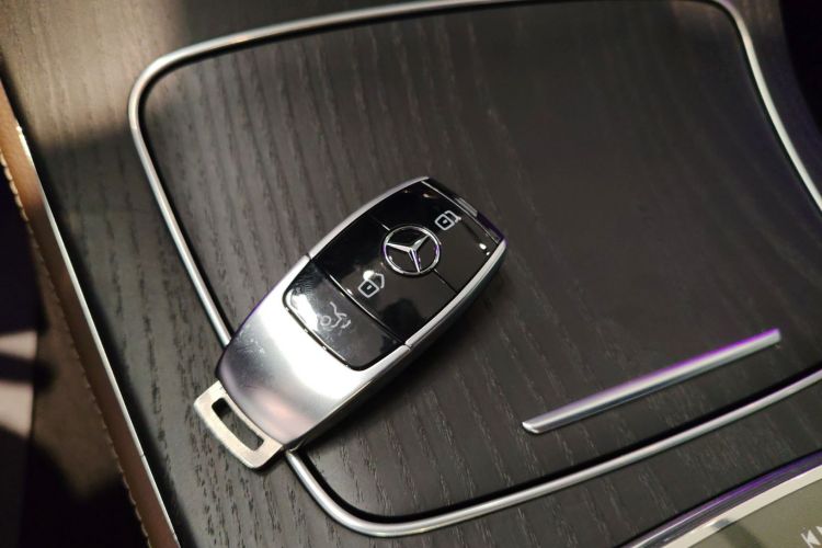 奔驰E级 2021款 改款 E 300 L 运动时尚型中控内饰11