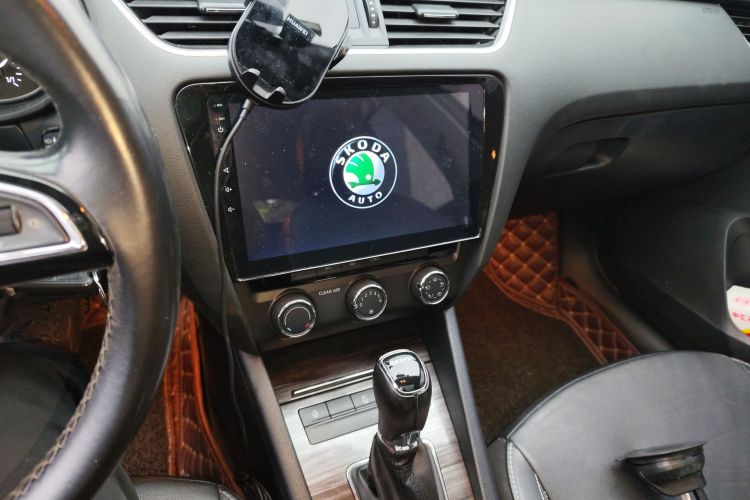 斯柯达 明锐 2017款 1.6L 自动智行版中控内饰16