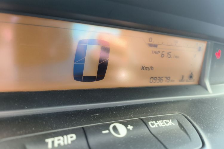 雪铁龙 世嘉 2013款 三厢 1.6L 手动品尚型中控内饰14