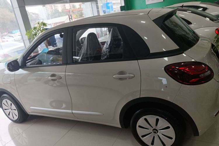 五菱汽车 五菱缤果 2024款 203km 轻享款车身外观4