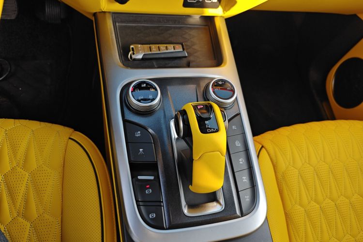 坦克300 2021款 越野版 2.0T 征服者中控内饰18