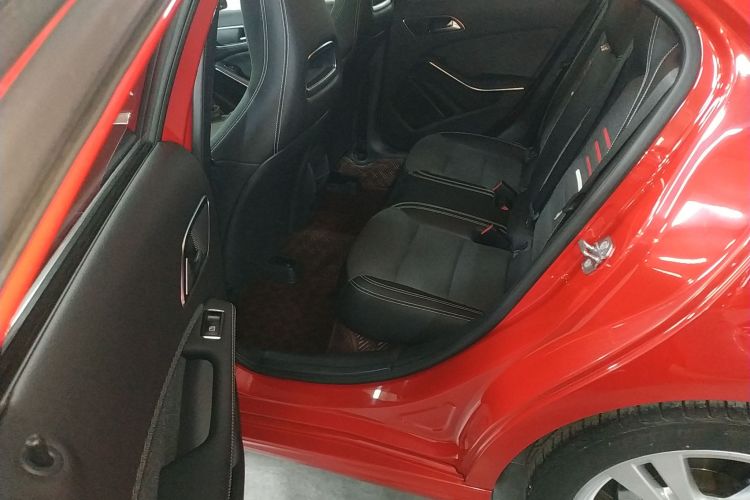 奔驰A级(进口) 2018款 A 200 动感型中控内饰7004