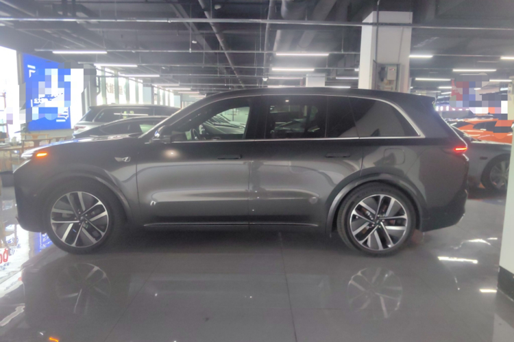 理想汽车 理想L8 2024款 Ultra车身外观4