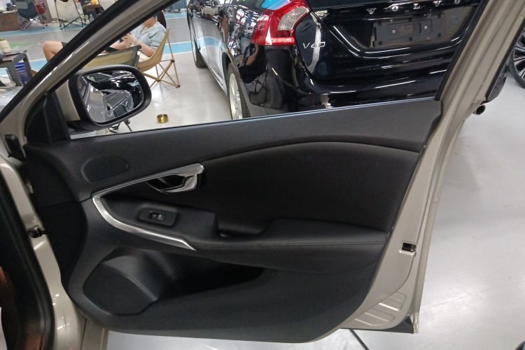 沃尔沃V40 2018款 T3 智逸版中控内饰42