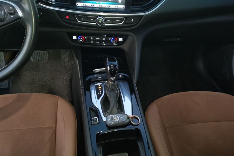 别克 君威 2019款 20T 精英型 国V中控内饰18