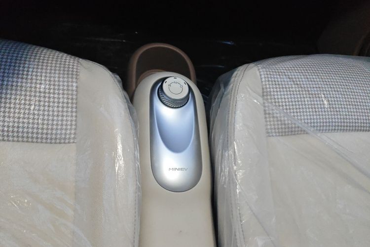 五菱汽车 宏光MINIEV 2025款 四门版 进阶款中控内饰18